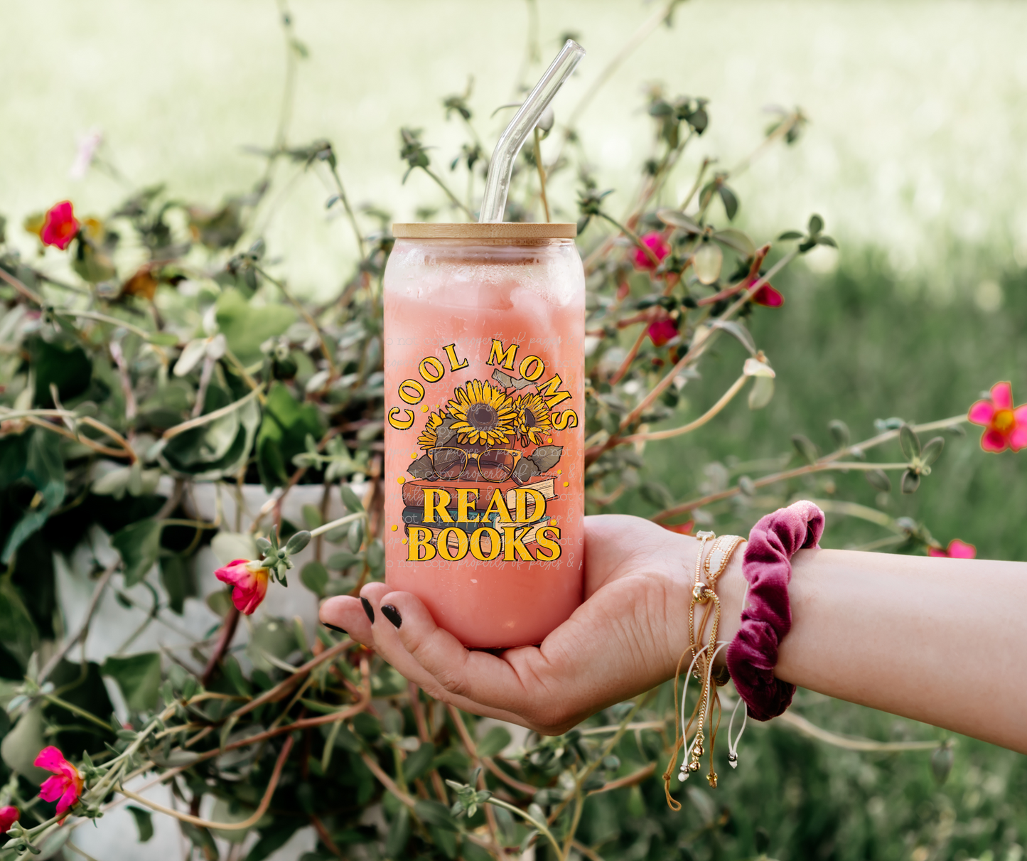 Cool Moms Read Books (glass can)